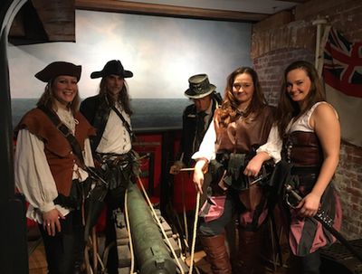 Die Piraten-Crew beim Familiensonntag im Internationalen Museum Hamburg